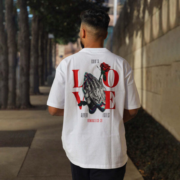 God's Love Never Fails Print T-shirt - Image 2